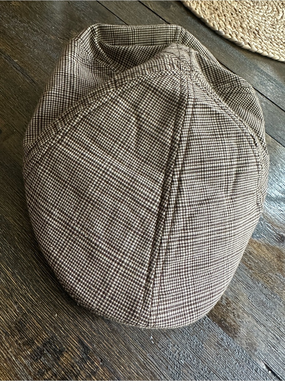 D&Y Black Newsboy Cap with Elastafit Label